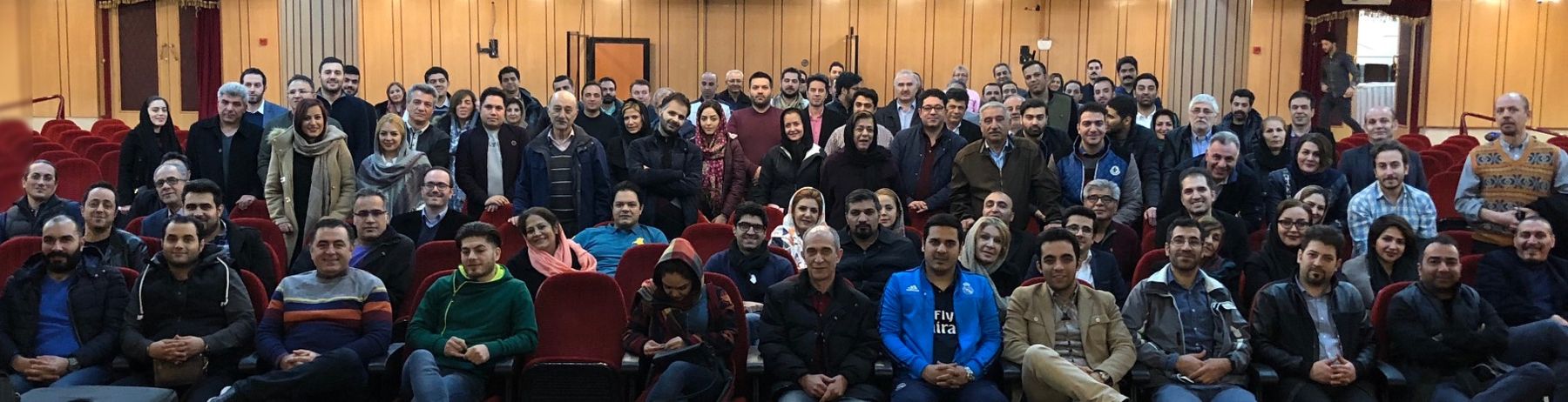 عکس دسته‌جمعی شرکت‌کنندگان همایش ترک سیگار شادمان